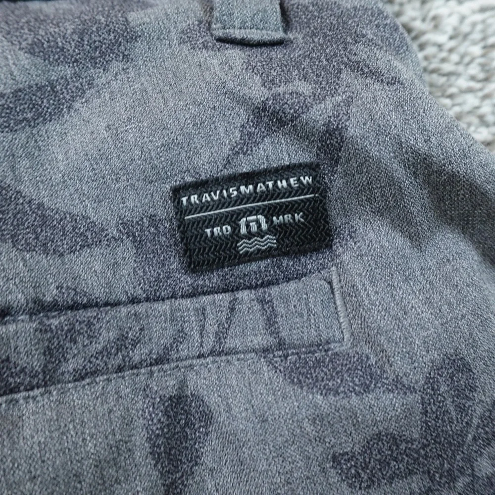 Travis Mathew Shorts Mens 32 Gray Floral Print Chino Golf Performance Stretch